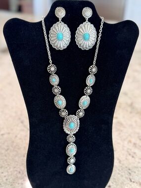 Gorgeous Turquoise Inspired Silver - Tone Concho Necklace and Earrings Set "NEW"